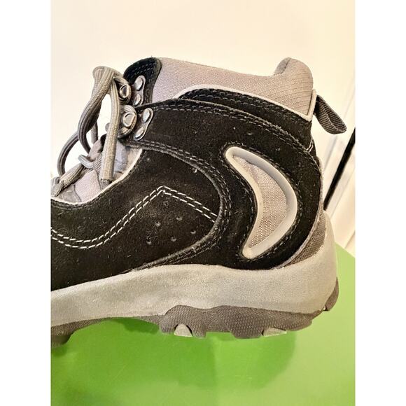 Land Land\'s End Ladies Snow Trekker Boots Water Resistant Gray & Black Suede Sz. 7.5B